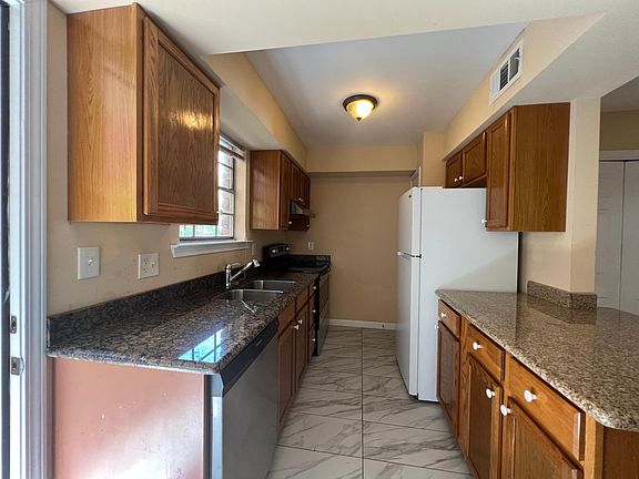 2nd image of 809 Vouray Dr #D