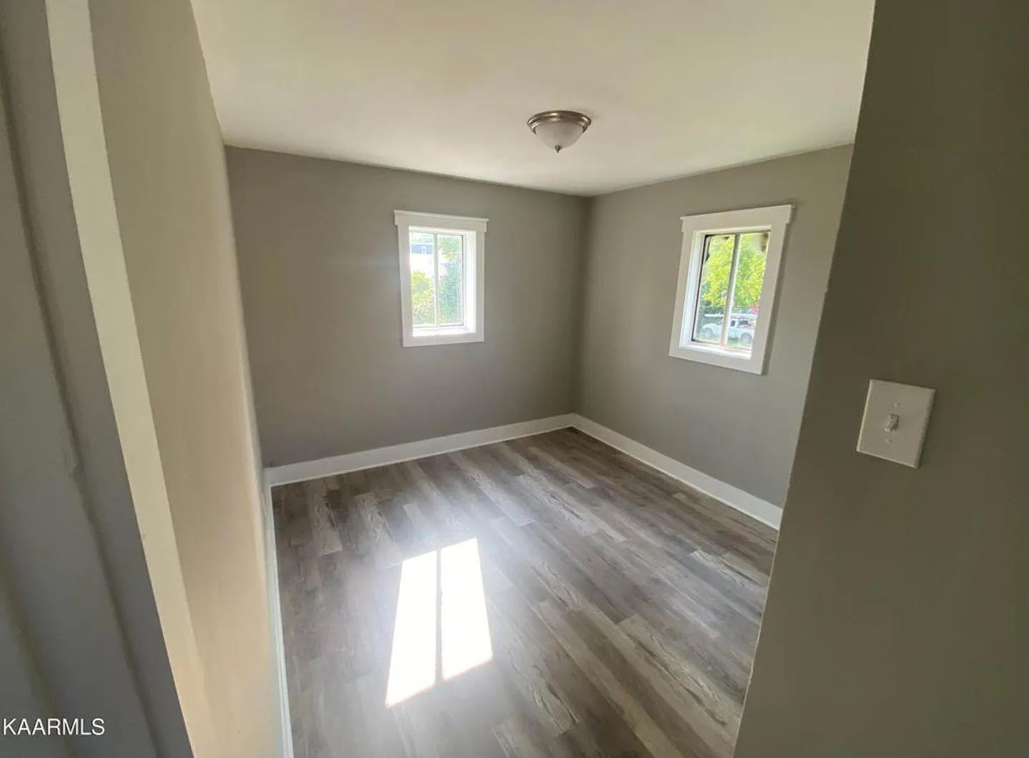 206 Ferry St — Photo 3