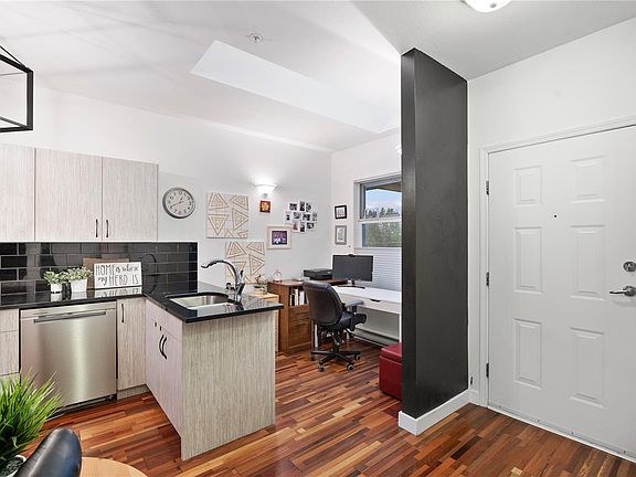 5th image of 555 4th St #303