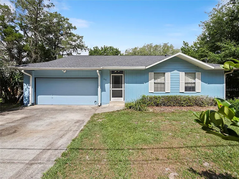 240 Maureen Dr — Photo 2