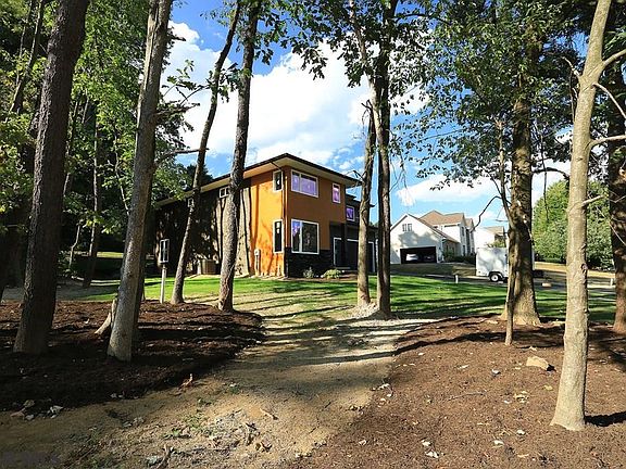 3rd image of 2457 Sleepy Hollow Dr
