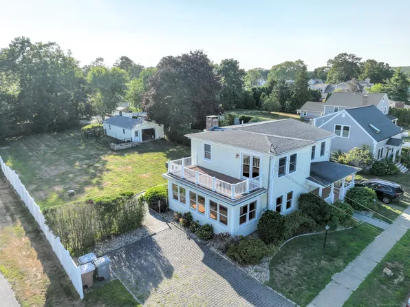 20 Smith Avenue, East Lyme, CT 06357