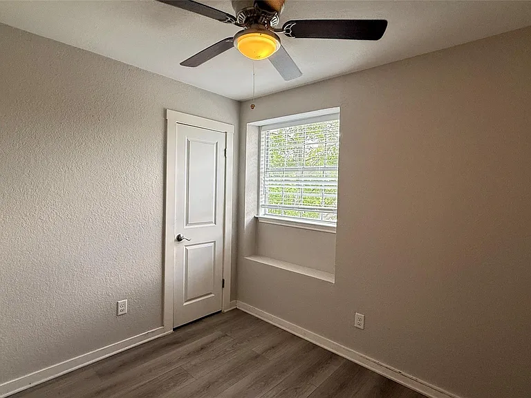 805 Malden Cv — Photo 18