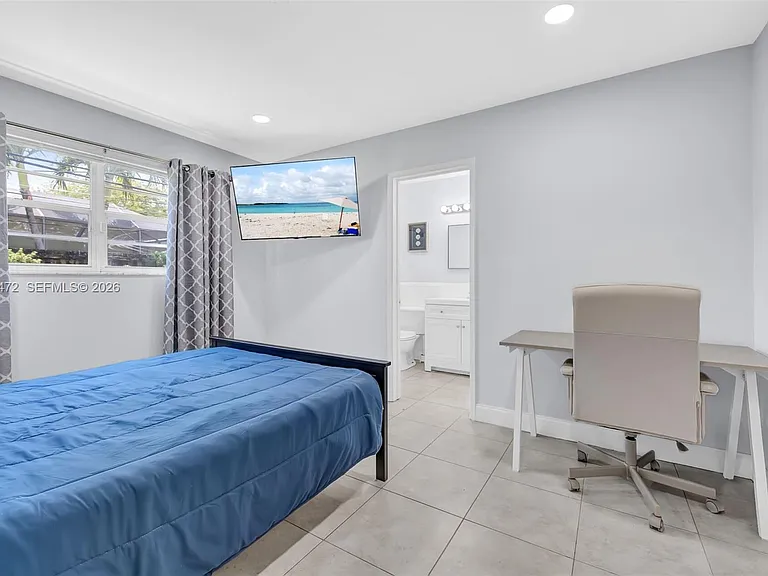 2160 NE 56th St #2 — Photo 9