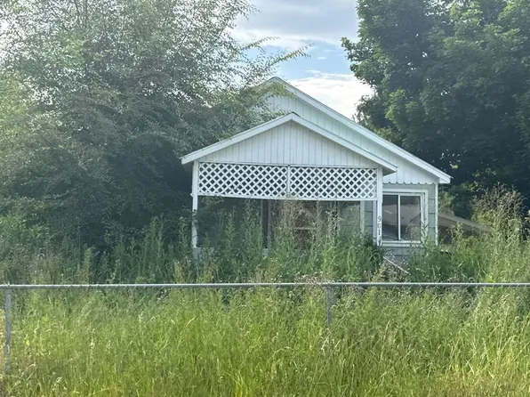 901 N 3rd St E, Chewelah, WA 99109