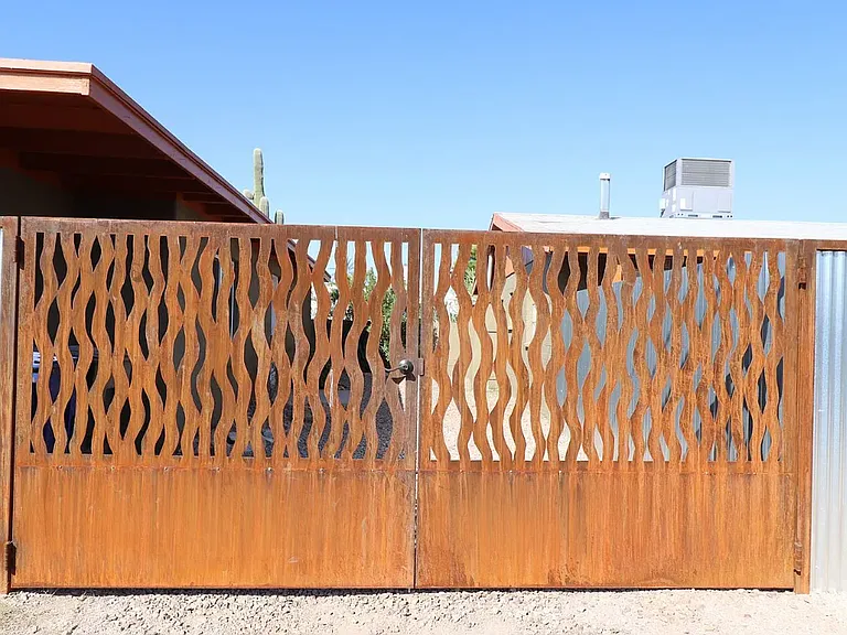 202 W Laguna St — Photo 3