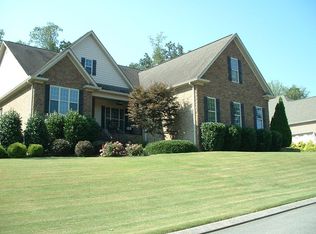1055 Estate Dr, Dalton, GA 30720