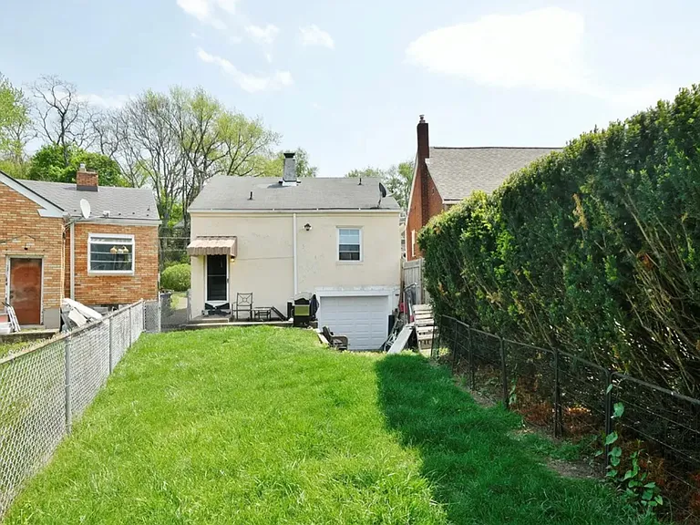 569 Loretto Rd — Photo 23
