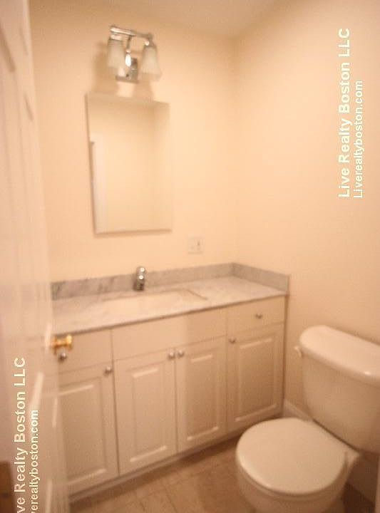 2nd image of 30 Selkirk Rd