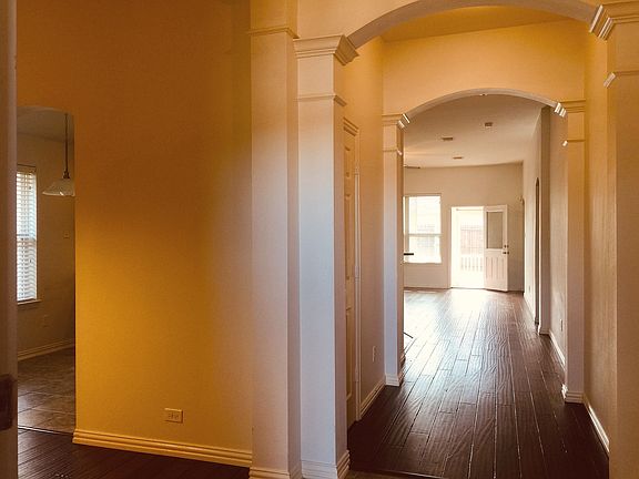 5th image of 1404 Cockatiel Dr