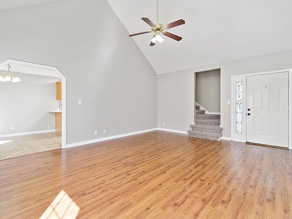 5th image of 3820 Roscommon Way