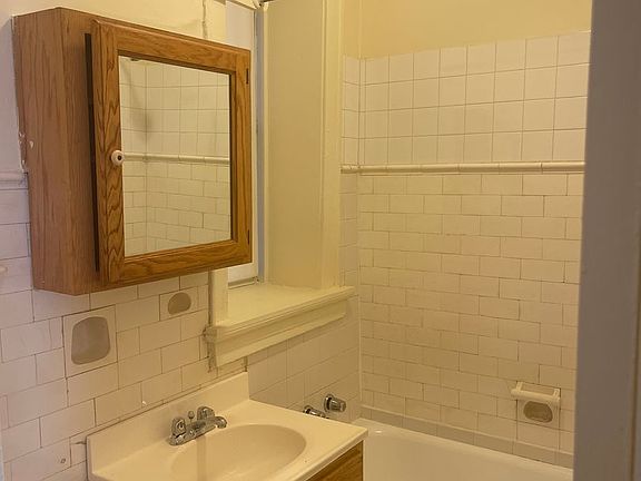 5th image of 7200-10 S South Shore Dr #7202-2B