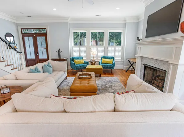 911 Barnard St, Savannah, GA 31401