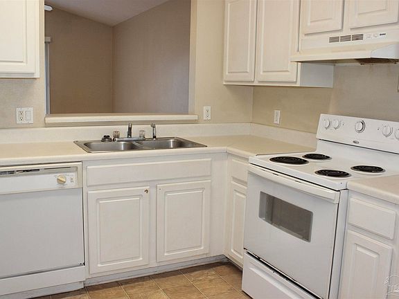 3rd image of 213 Valdosta Ave