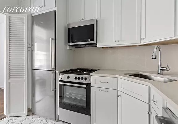 3rd image of 311 E 71st St APT 5D