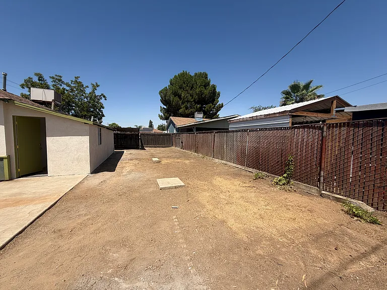 1241 Wilson Ave — Photo 12