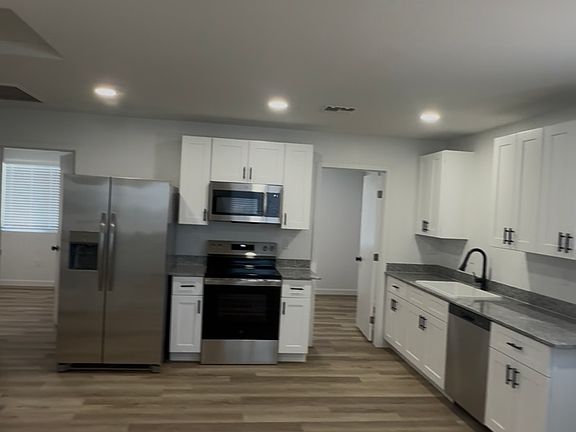 5th image of 2210 E Alta Vista Rd