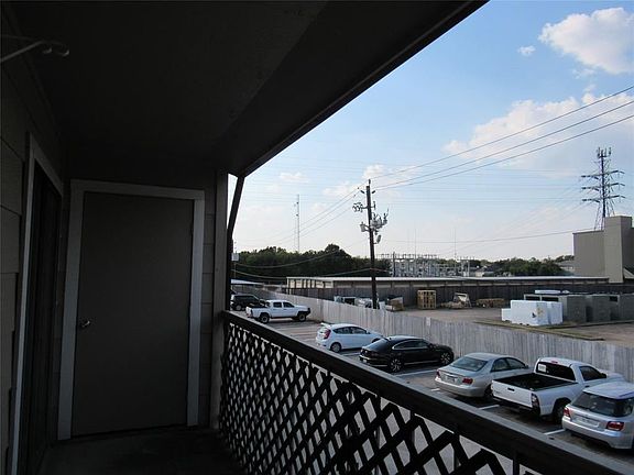5th image of 2100 Wilcrest Dr APT 202