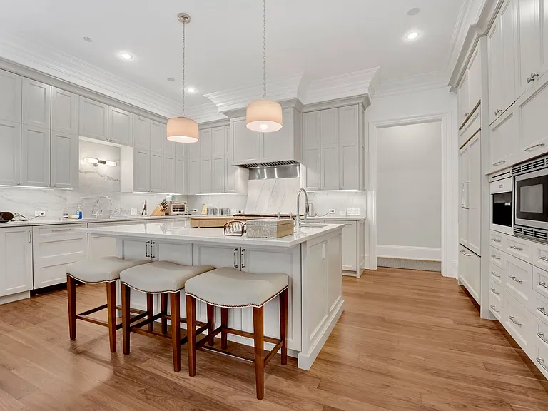 103 E Chestnut St #103 — Photo 44