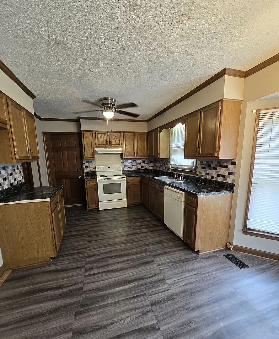 1848 Windlock ~ Arran Lakes West — Photo 4