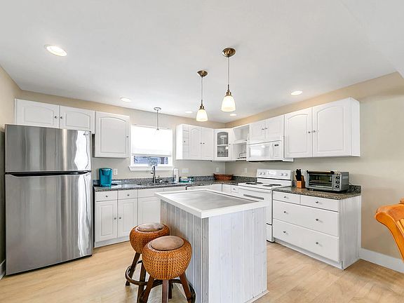 3rd image of 445 Gulf Shore Dr Unit 7