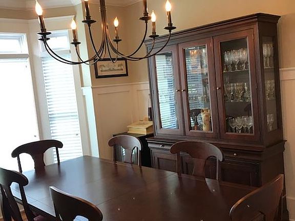 3rd image of 827 Ann Marie Cir