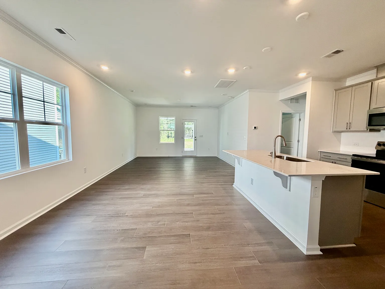 4 bed, 2132 sqft, $2,200 — Photo 3