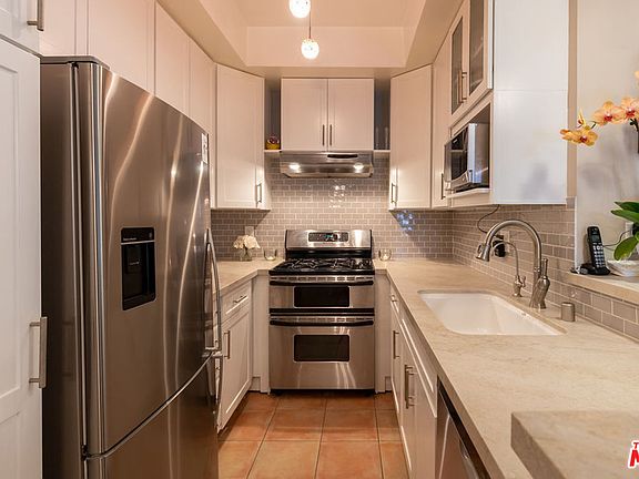 5th image of 10861 Moorpark St Unit 111