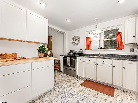 5th image of 472 Herman Ave