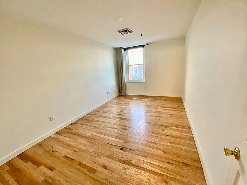 1 bed, 1.0 bath, 754 sqft, $1,900 — Photo 4