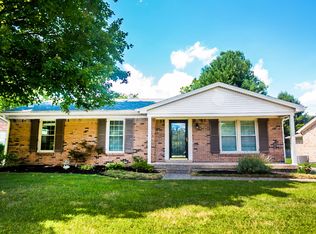 424 Whiteheath Ln, Douglass Hills, KY 40243