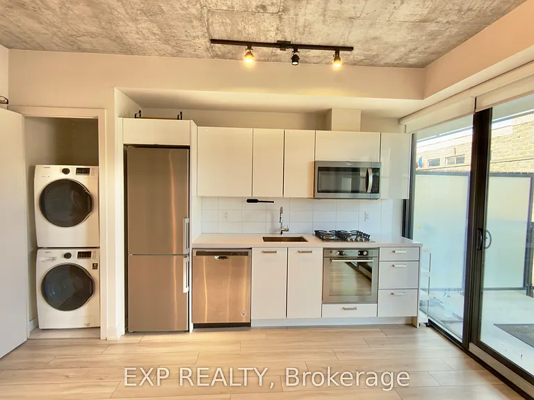 458 Richmond St W #401 — Photo 16