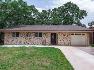 2310 Yellowstone Dr, Bryan, TX 77803