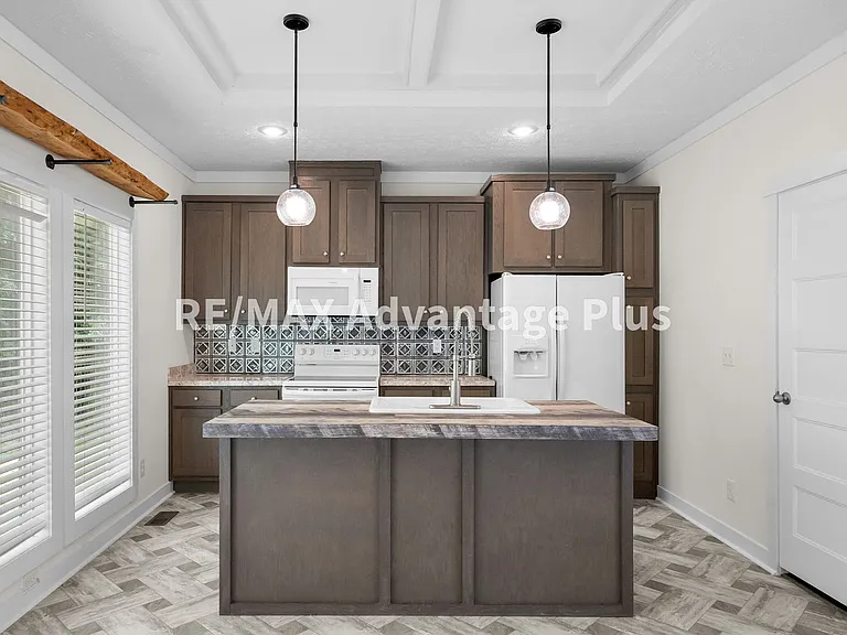 1407 Paradise Rd — Photo 12