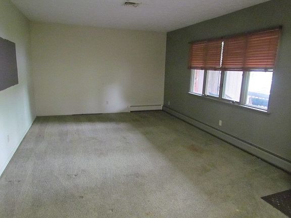 3rd image of 452 Carlsam Dr
