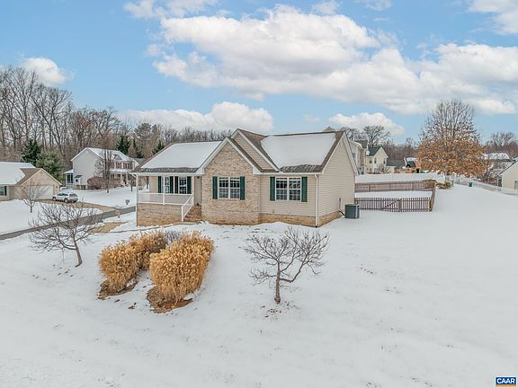 3rd image of 142 Long Bow Rd