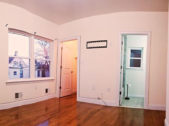 4th image of 329 S Park St Floor 1