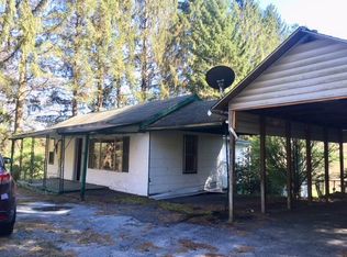 8047 New Hope Rd, Bluefield, WV 24701