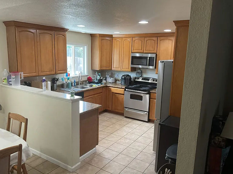 409 Elsinore Dr — Photo 8