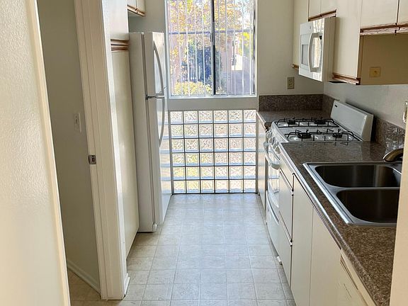 3rd image of 450 N Van Ness Ave APT 113