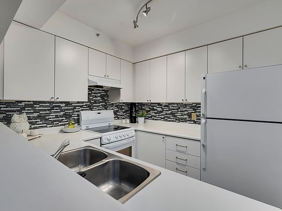 5th image of 633 W 16th Ave #210