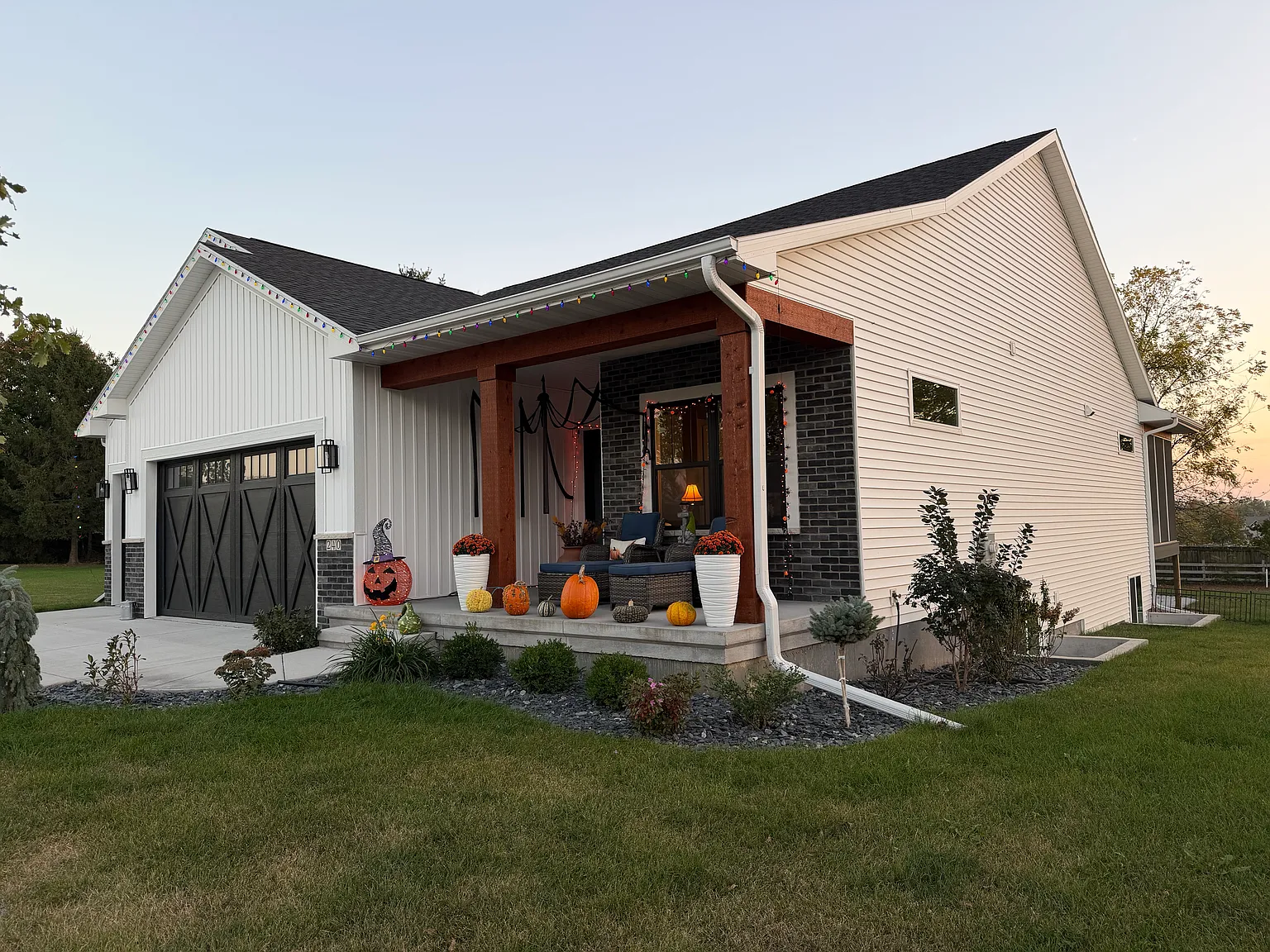 Pine Grove Ln, Iowa City — Photo 2