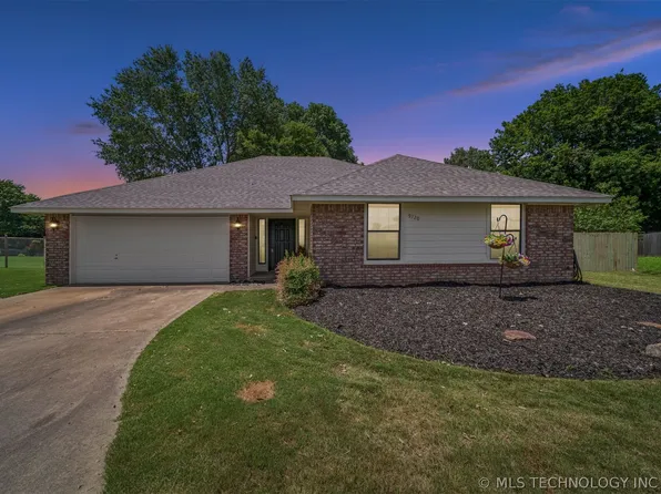 9720 Swan Dr, Broken Arrow, OK 74014