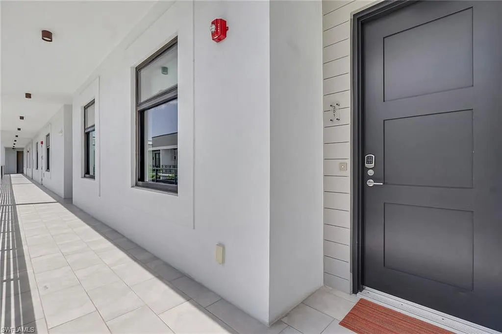 2 bed, 2.0 bath, 1467 sqft, $14,500 — Photo 2