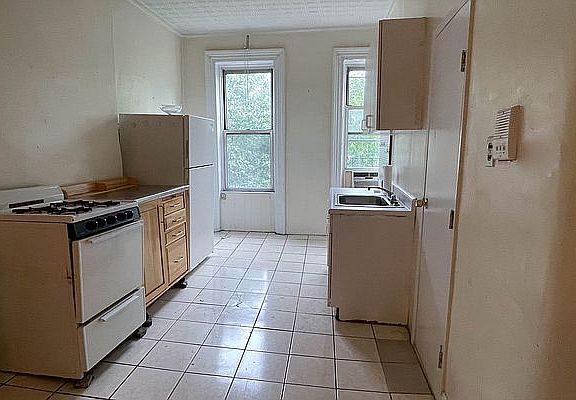 2nd image of 95 Greenpoint Ave APT 4L
