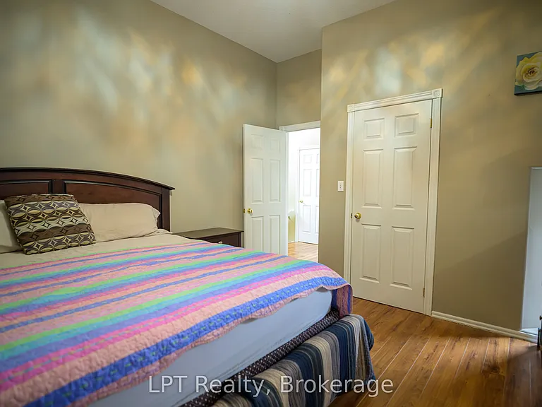 317 Queen St #302 — Photo 32