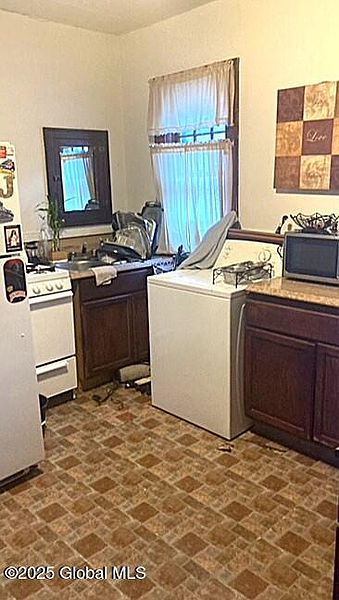 5th image of 2373 Burdett Avenue