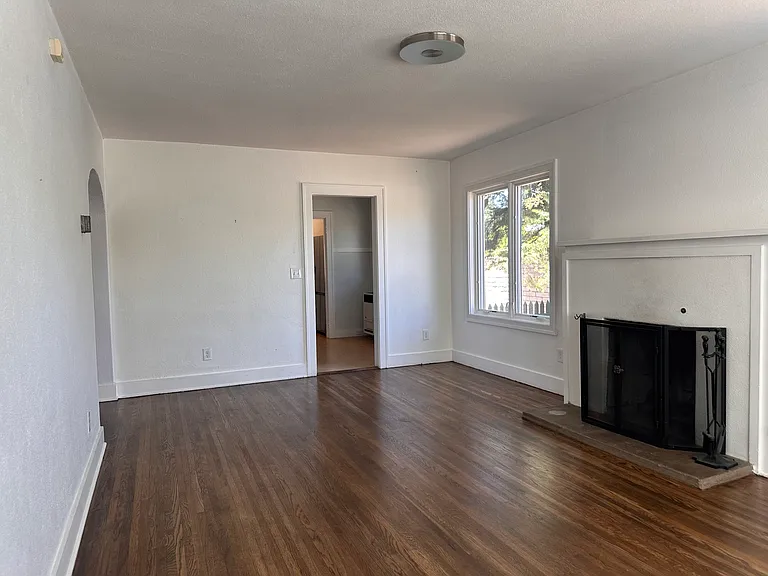 229 E Coronado Rd — Photo 9