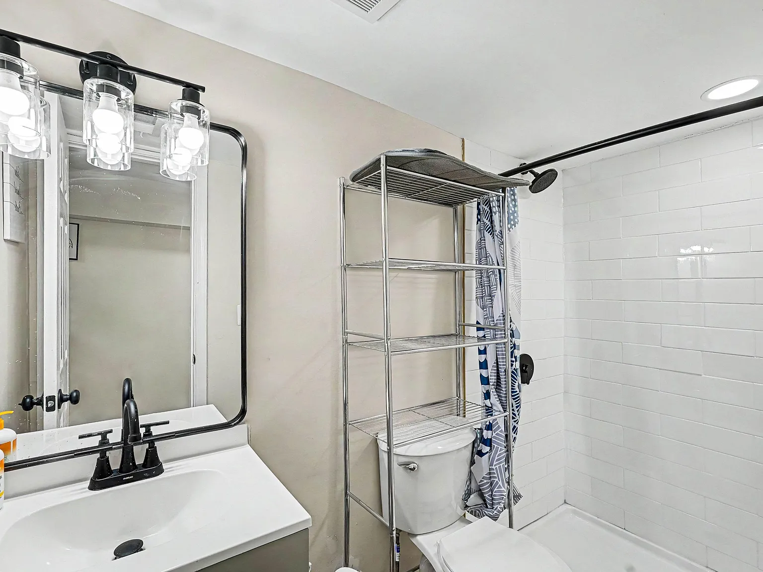 4 bed, 3.0 bath, 1600 sqft, $866 — Photo 3