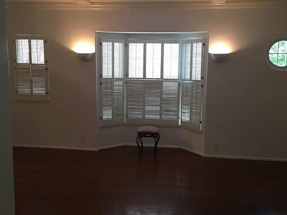 4th image of 204 1/2 El Camino Dr